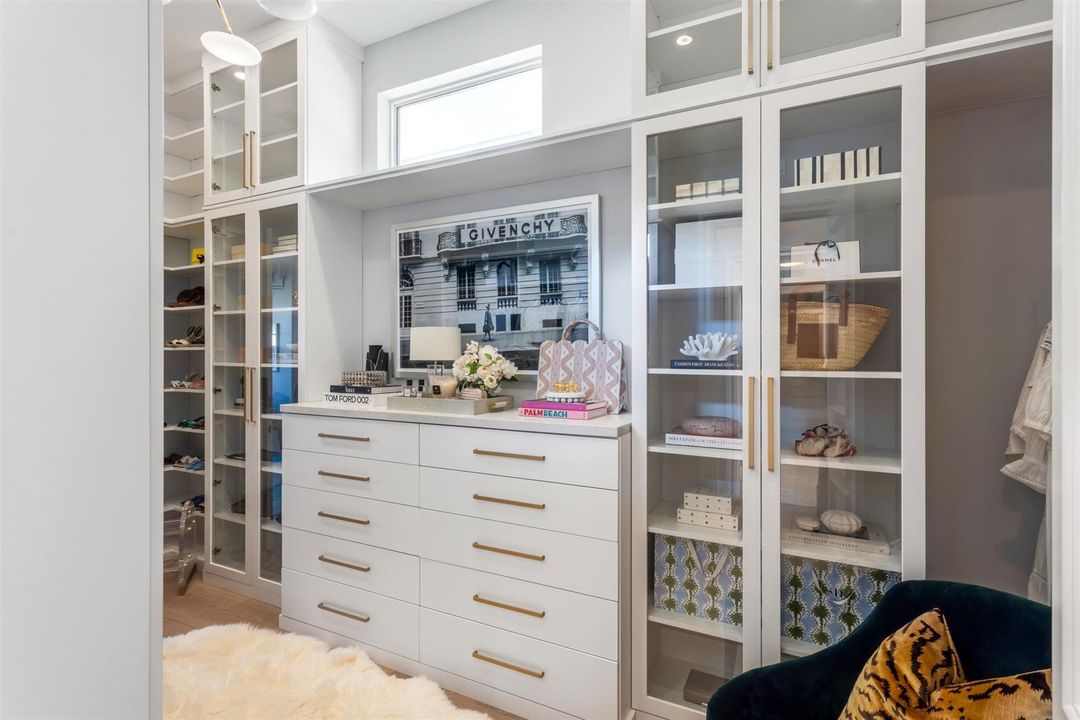WALK_IN_CLOSET_3_EB