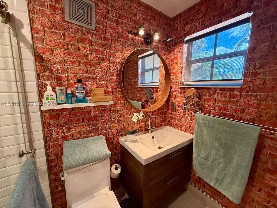 For Sale: $520,000 (2 beds, 2 baths, 1386 Square Feet)