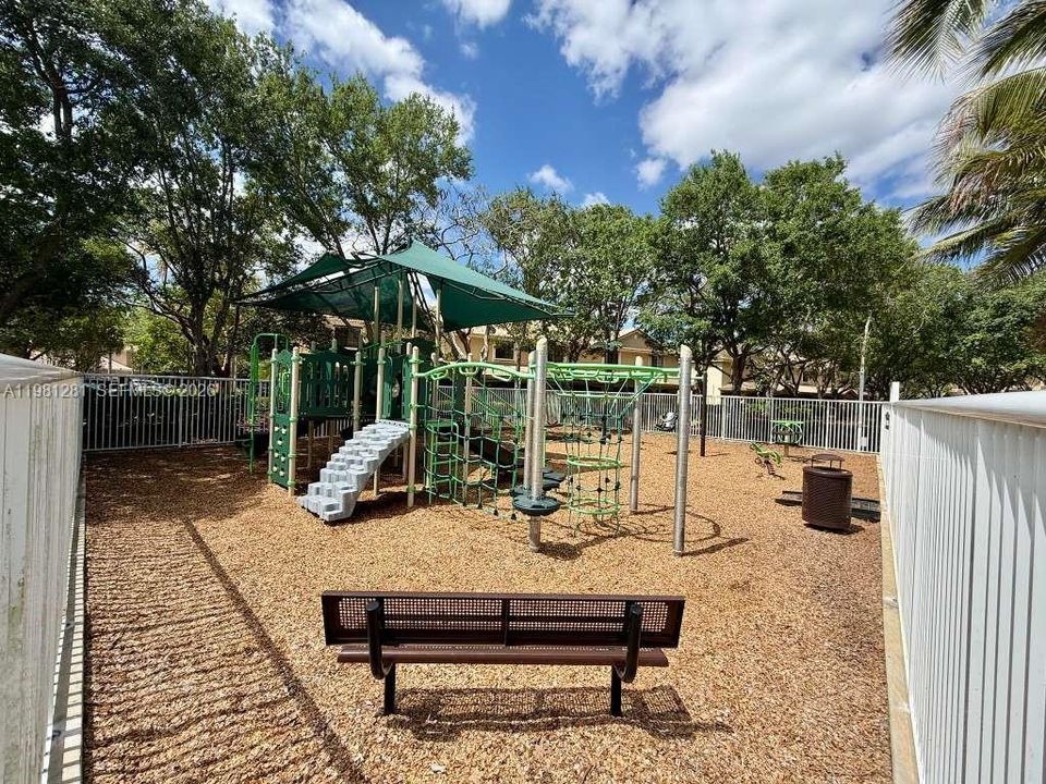 For Sale: $520,000 (2 beds, 2 baths, 1386 Square Feet)