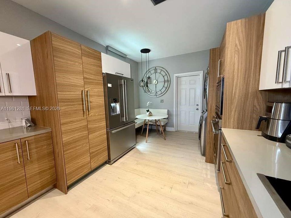 For Sale: $520,000 (2 beds, 2 baths, 1386 Square Feet)