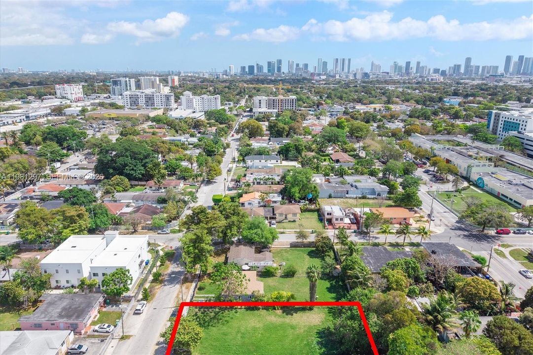 En Venta: $500,000 (0.21 acres)