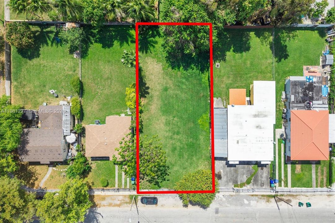 En Venta: $500,000 (0.21 acres)