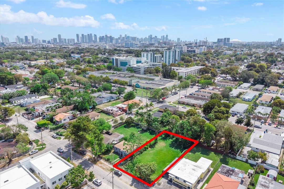 En Venta: $500,000 (0.21 acres)