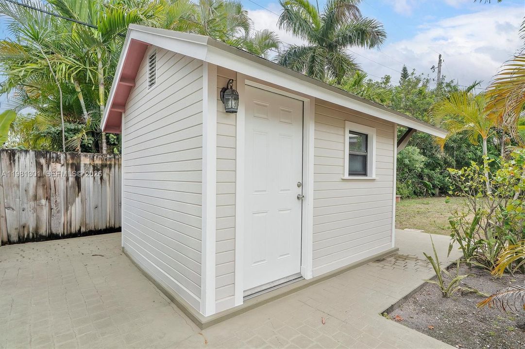 Recently Rented: $6,500 (3 beds, 2 baths, 1653 Square Feet)
