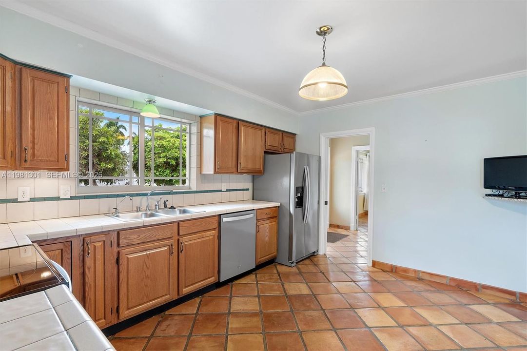 Recently Rented: $6,500 (3 beds, 2 baths, 1653 Square Feet)