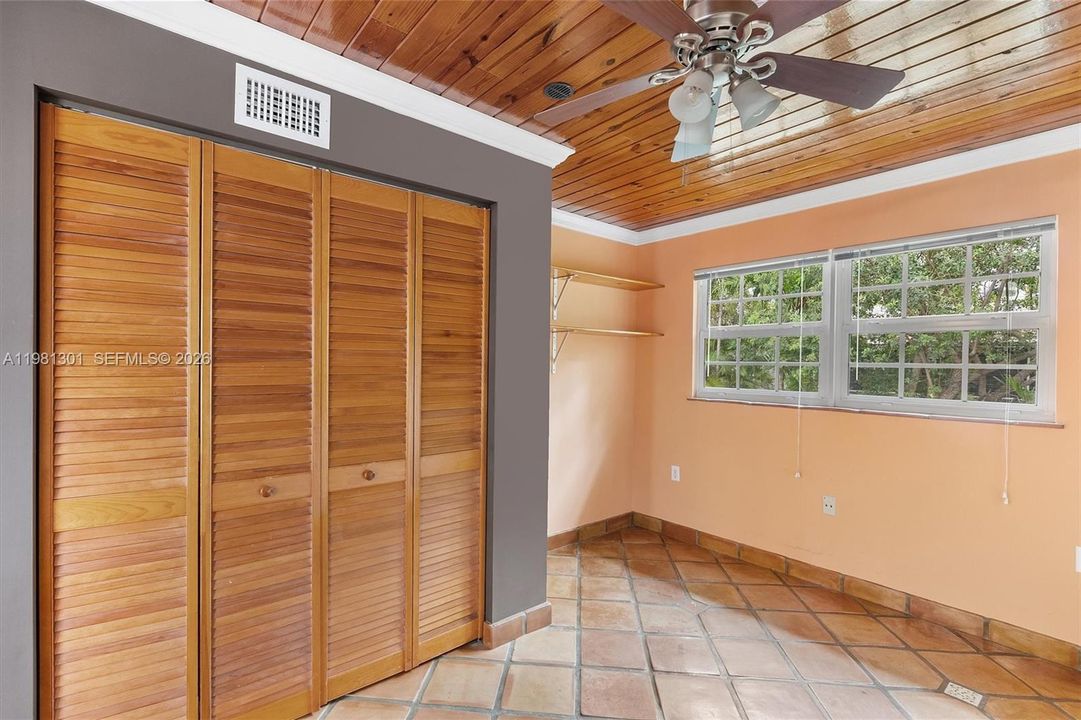 Recently Rented: $6,500 (3 beds, 2 baths, 1653 Square Feet)