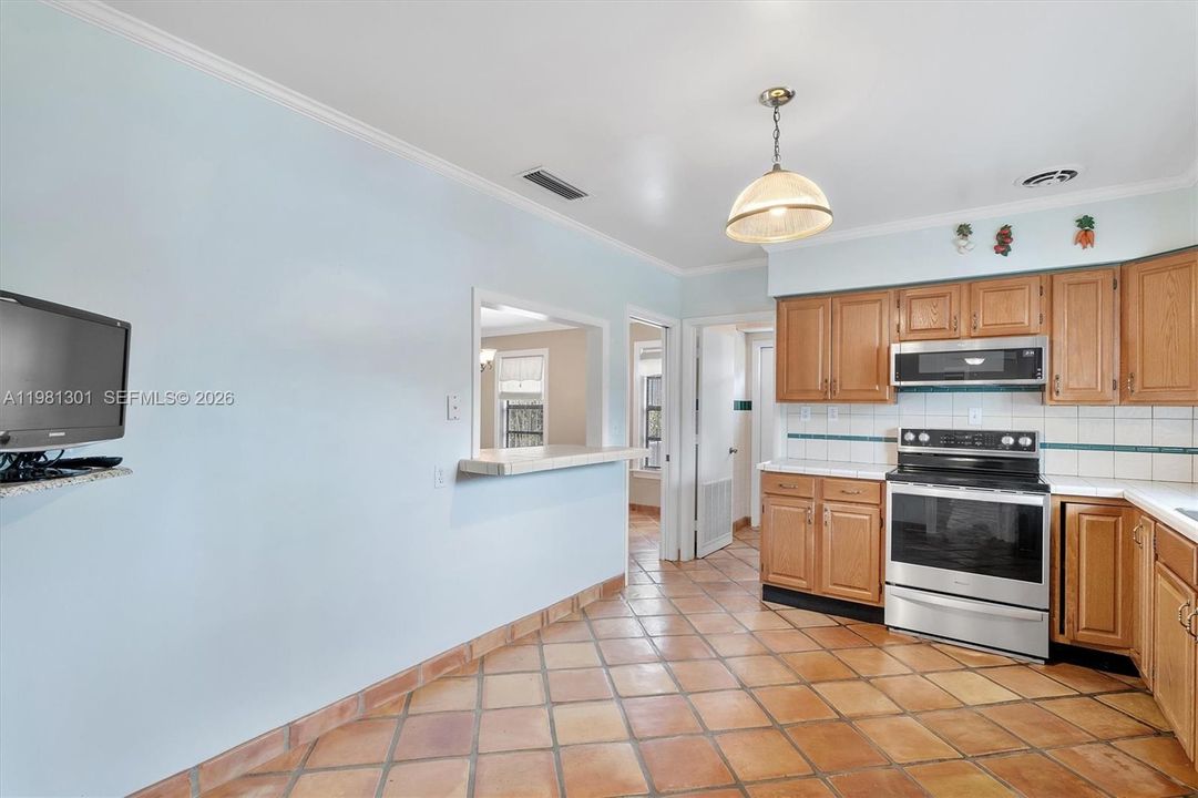 Recently Rented: $6,500 (3 beds, 2 baths, 1653 Square Feet)