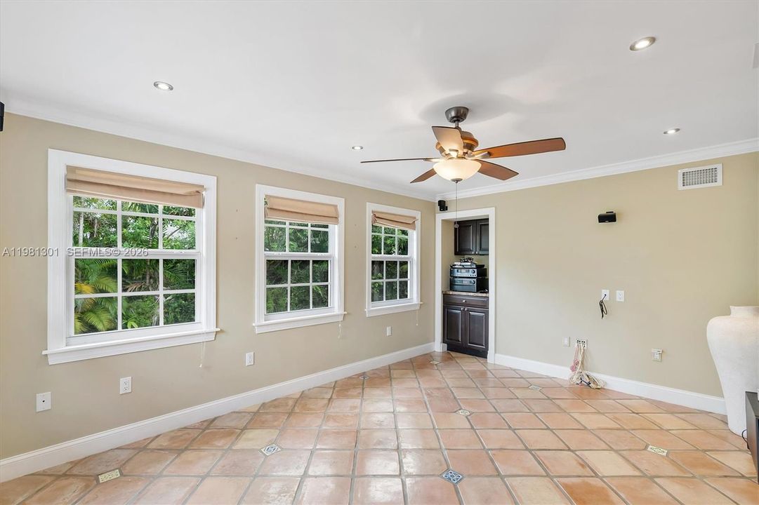 Recently Rented: $6,500 (3 beds, 2 baths, 1653 Square Feet)