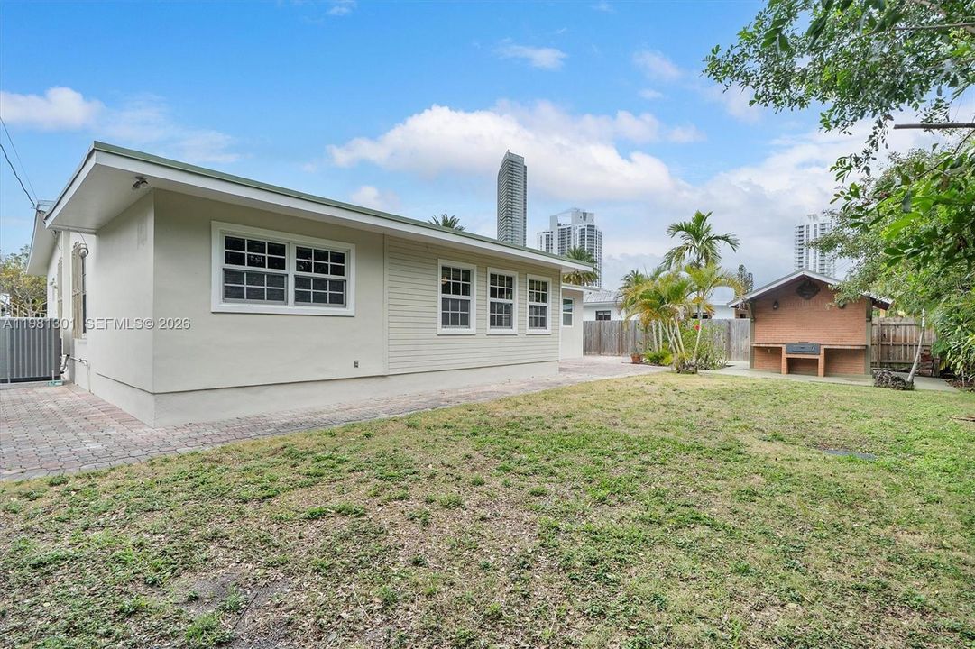Recently Rented: $6,500 (3 beds, 2 baths, 1653 Square Feet)