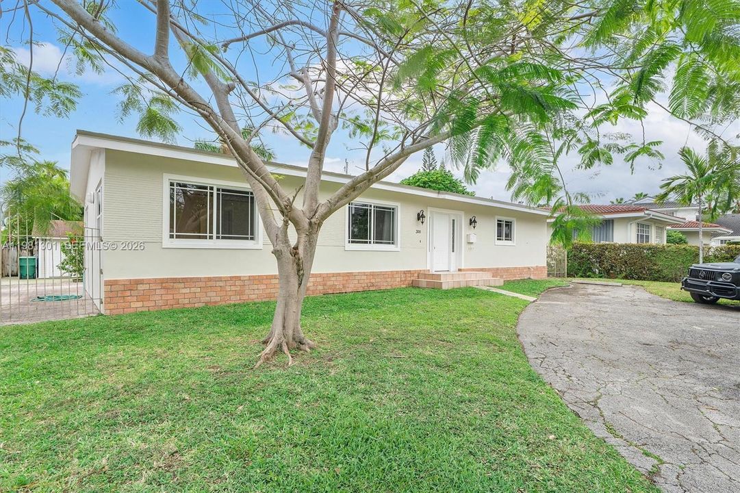 Recently Rented: $6,500 (3 beds, 2 baths, 1653 Square Feet)
