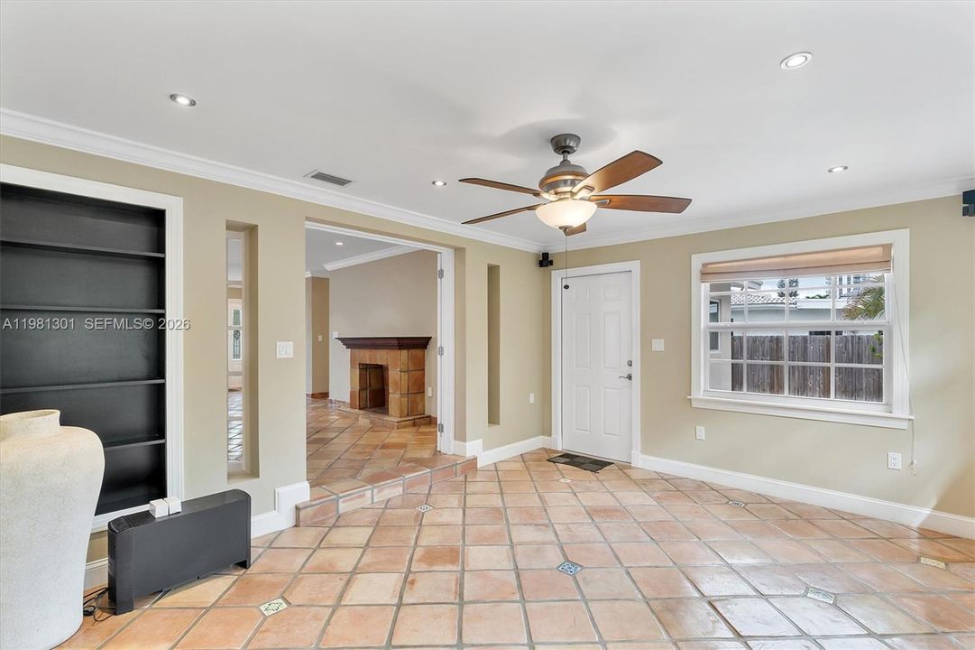 Recently Rented: $6,500 (3 beds, 2 baths, 1653 Square Feet)