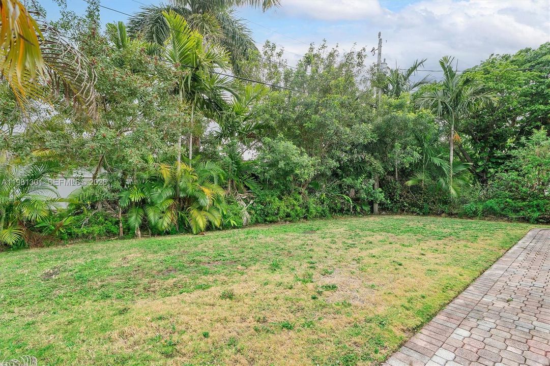 Recently Rented: $6,500 (3 beds, 2 baths, 1653 Square Feet)