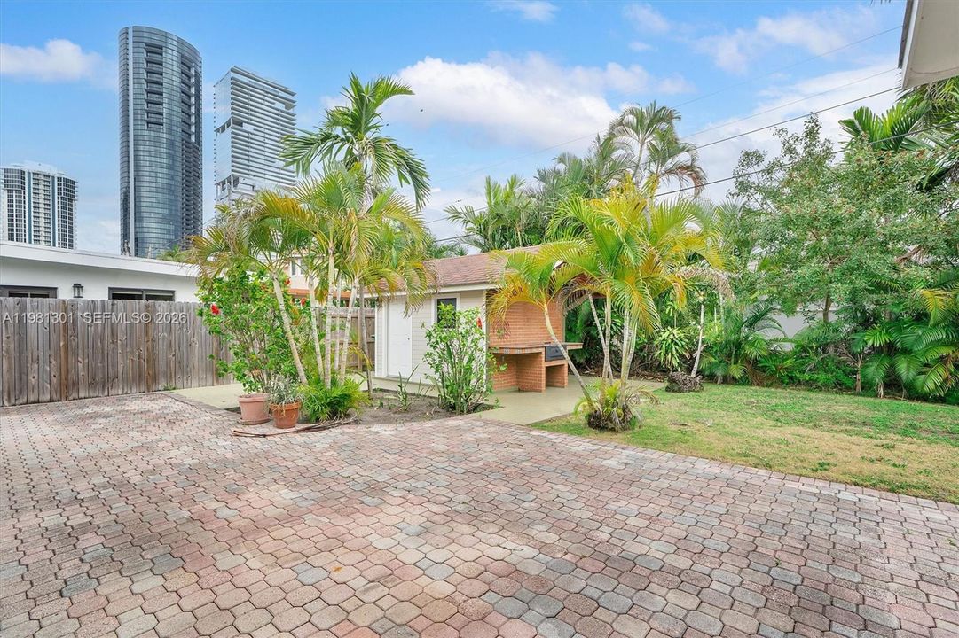 Recently Rented: $6,500 (3 beds, 2 baths, 1653 Square Feet)