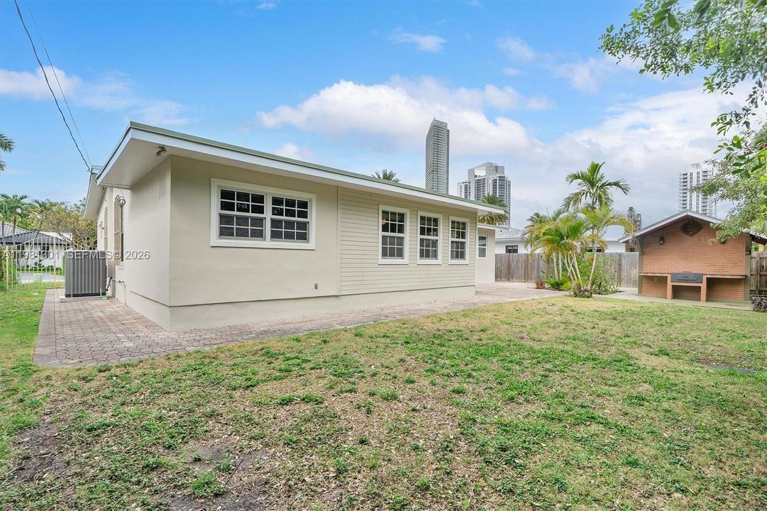 Recently Rented: $6,500 (3 beds, 2 baths, 1653 Square Feet)