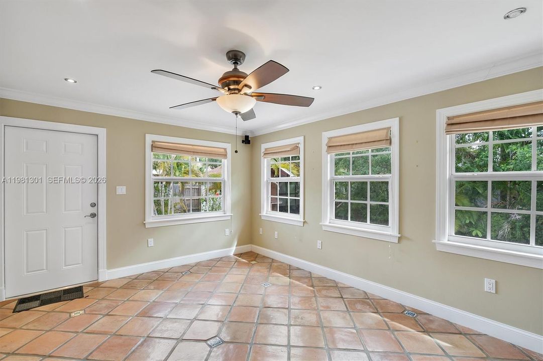 Recently Rented: $6,500 (3 beds, 2 baths, 1653 Square Feet)