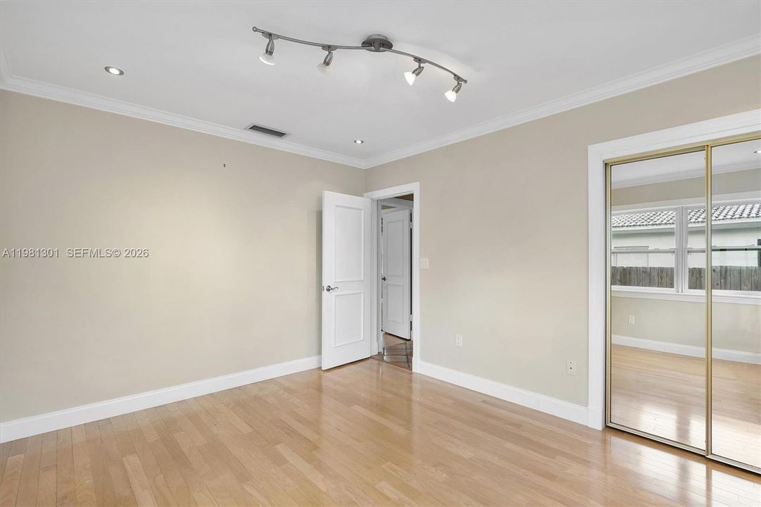 Recently Rented: $6,500 (3 beds, 2 baths, 1653 Square Feet)