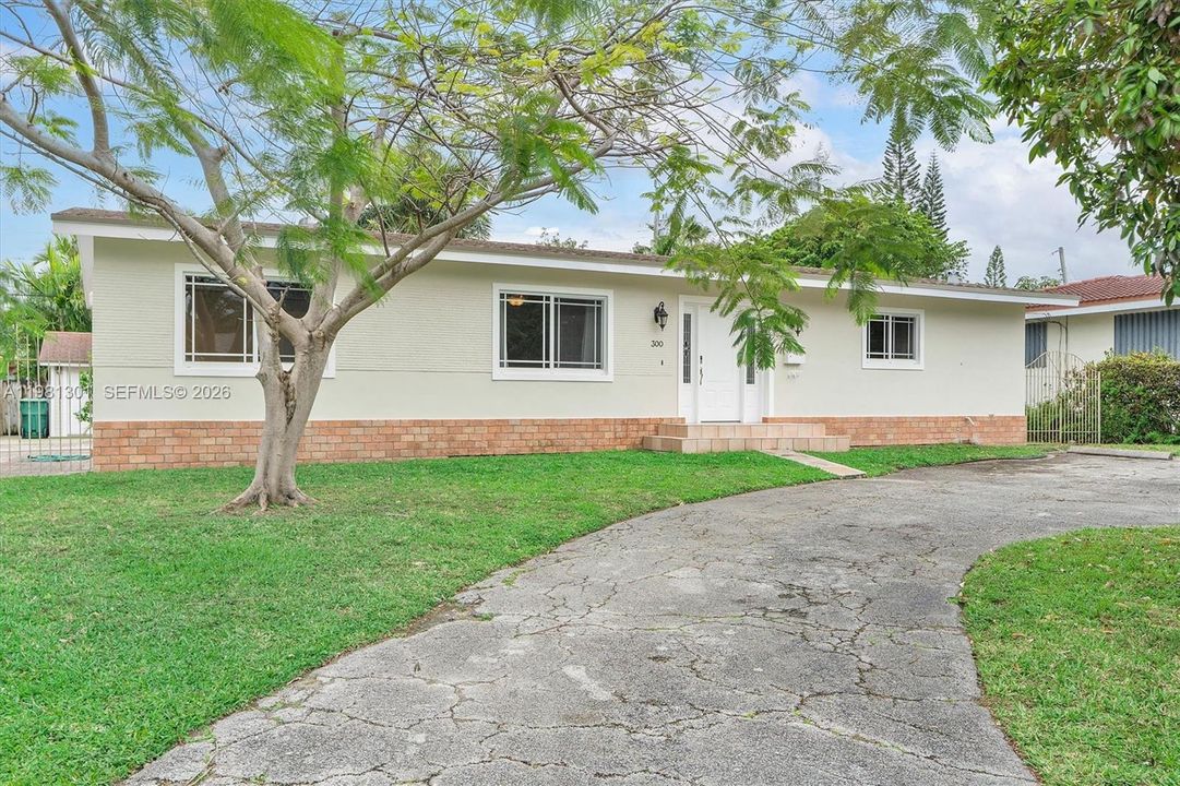 Recently Rented: $6,500 (3 beds, 2 baths, 1653 Square Feet)
