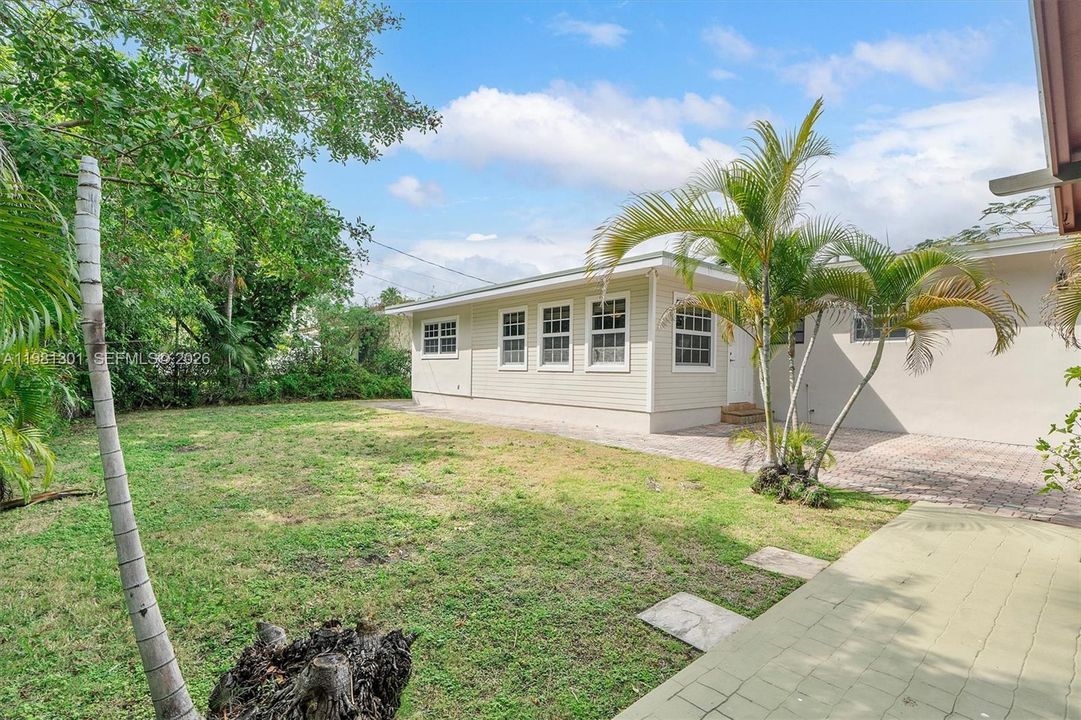 Recently Rented: $6,500 (3 beds, 2 baths, 1653 Square Feet)