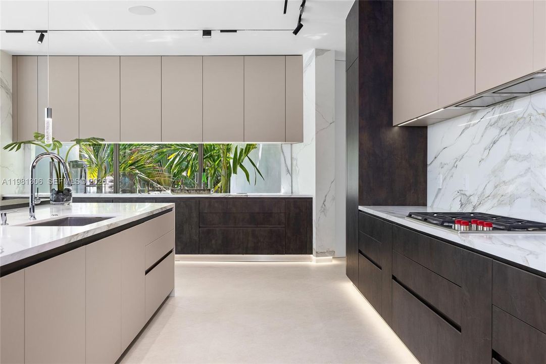 En Venta: $10,990,000 (7 camas, 7 baños, 7250 Pies cuadrados)