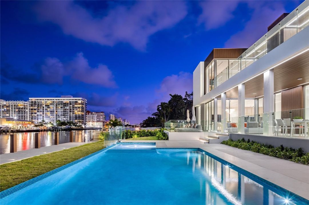 En Venta: $10,990,000 (7 camas, 7 baños, 7250 Pies cuadrados)
