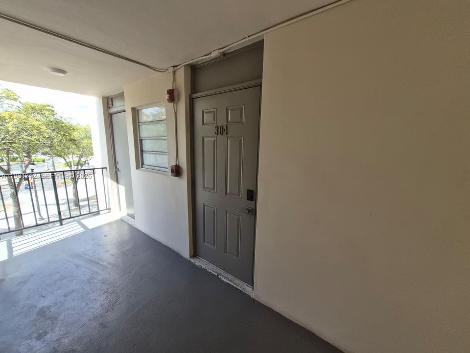 For Sale: $233,000 (2 beds, 2 baths, 1094 Square Feet)