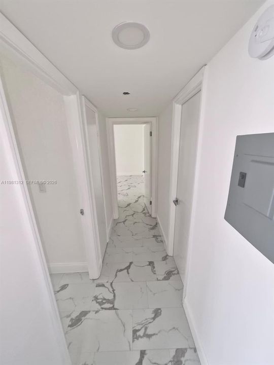 For Sale: $233,000 (2 beds, 2 baths, 1094 Square Feet)