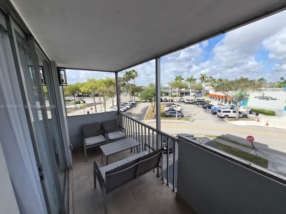For Sale: $233,000 (2 beds, 2 baths, 1094 Square Feet)