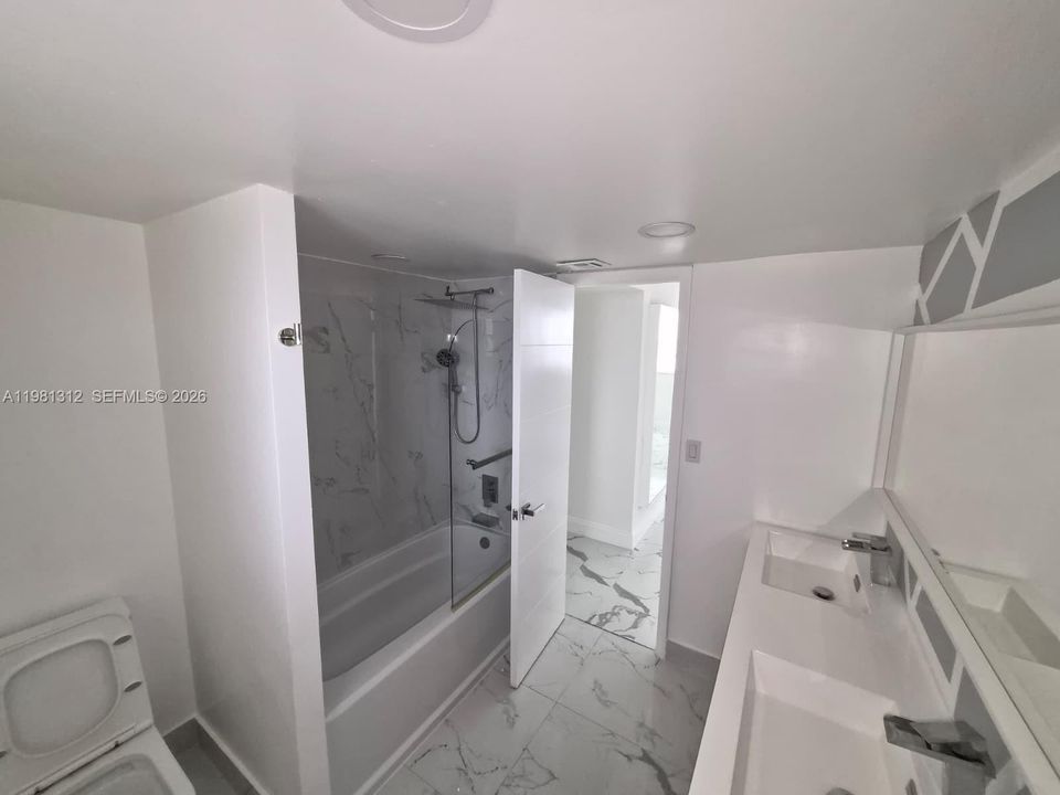 For Sale: $233,000 (2 beds, 2 baths, 1094 Square Feet)