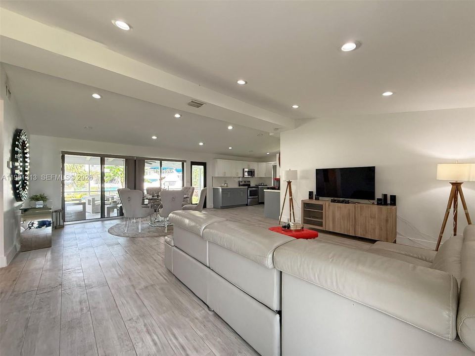 En Venta: $775,000 (2 camas, 2 baños, 1376 Pies cuadrados)