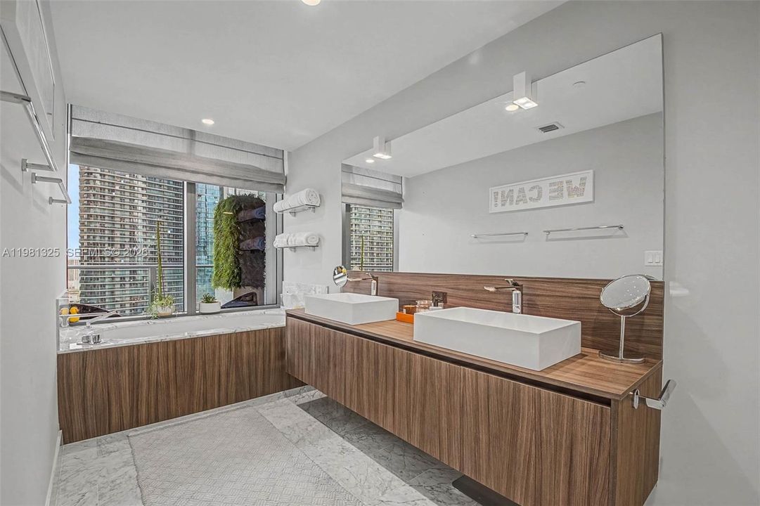 En Venta: $1,399,999 (2 camas, 2 baños, 1356 Pies cuadrados)