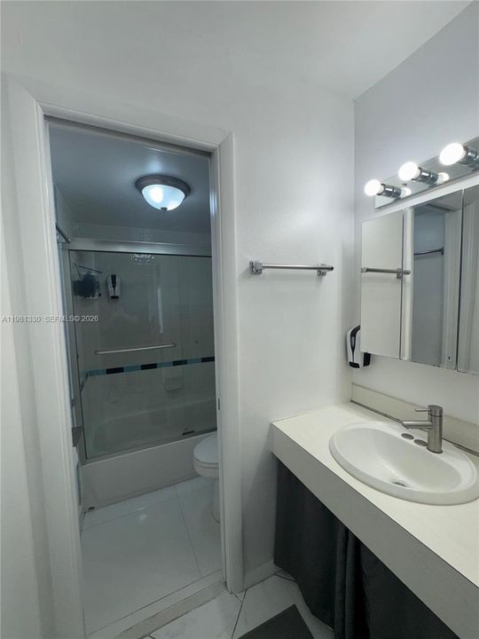 For Sale: $211,000 (1 beds, 1 baths, 652 Square Feet)