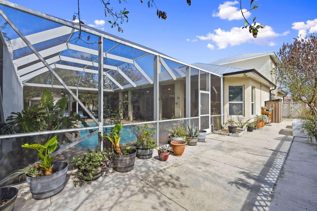 PAVED GARDEN/STORAGE AREA