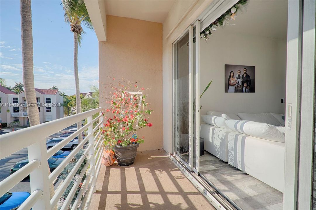 Activo con contrato: $299,000 (2 camas, 2 baños, 960 Pies cuadrados)