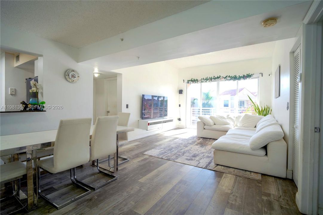 Activo con contrato: $299,000 (2 camas, 2 baños, 960 Pies cuadrados)