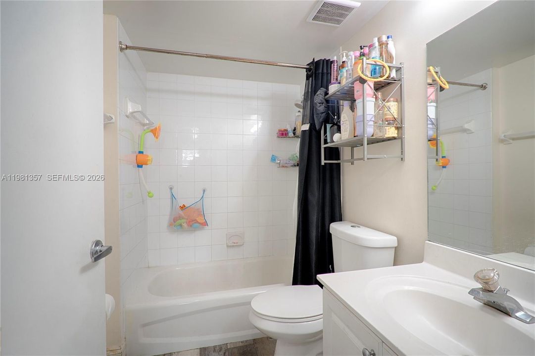 Activo con contrato: $299,000 (2 camas, 2 baños, 960 Pies cuadrados)