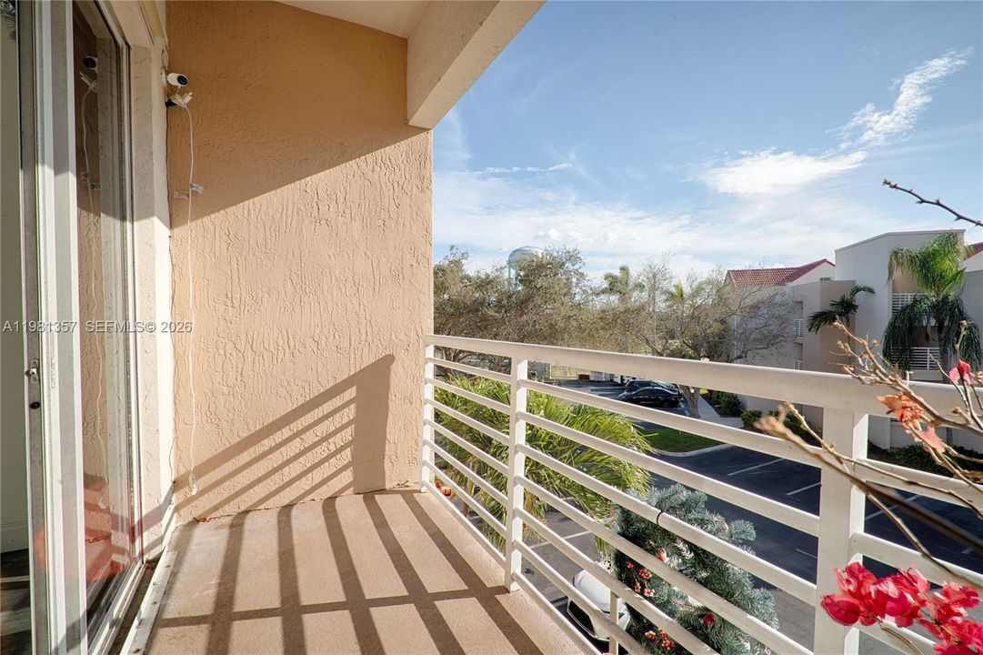 Activo con contrato: $299,000 (2 camas, 2 baños, 960 Pies cuadrados)