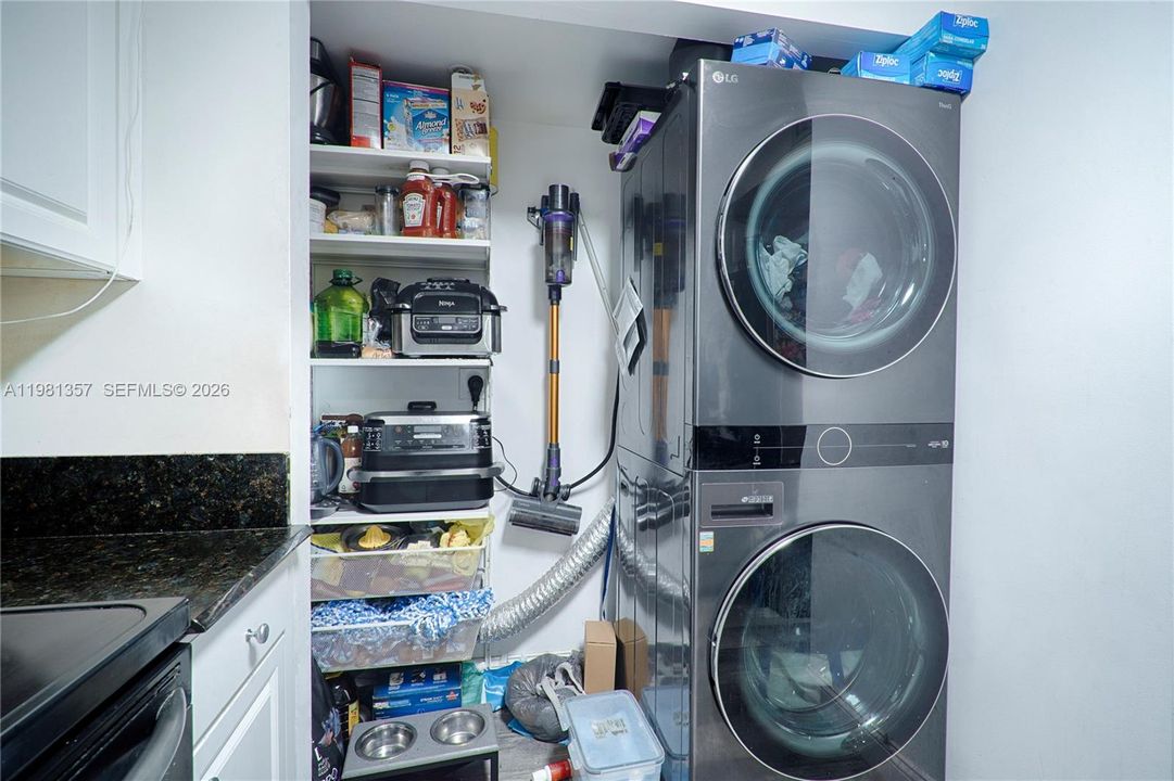 Activo con contrato: $299,000 (2 camas, 2 baños, 960 Pies cuadrados)