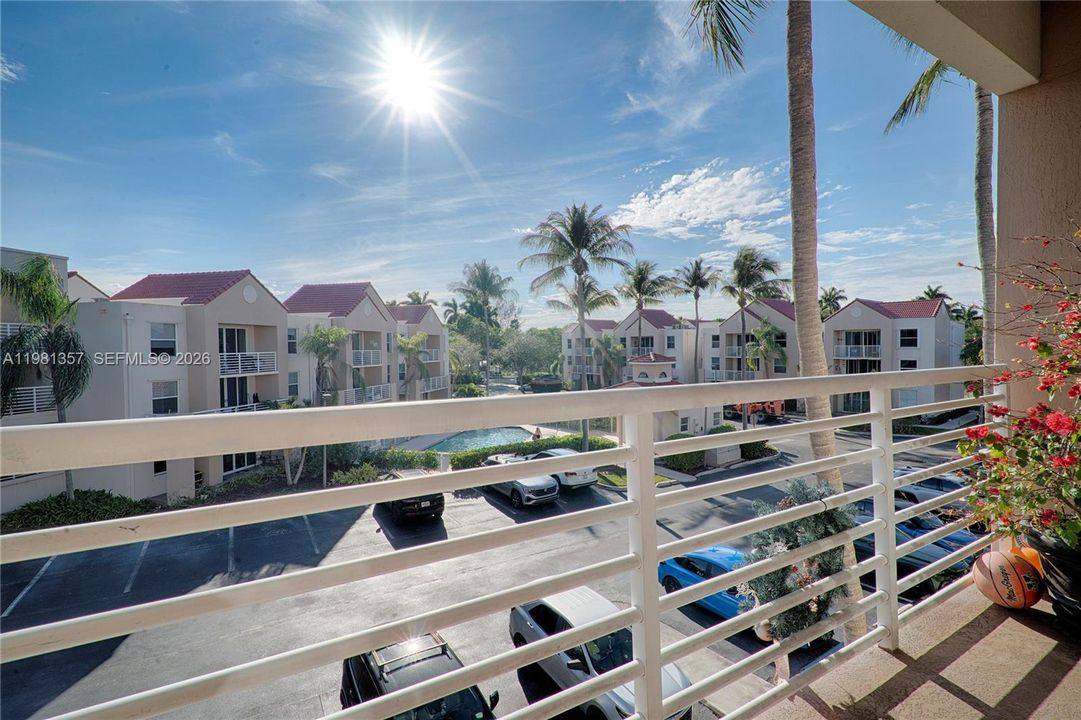 Activo con contrato: $299,000 (2 camas, 2 baños, 960 Pies cuadrados)