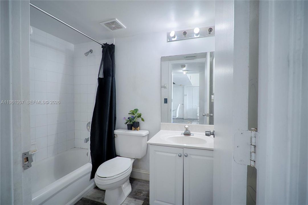 Activo con contrato: $299,000 (2 camas, 2 baños, 960 Pies cuadrados)