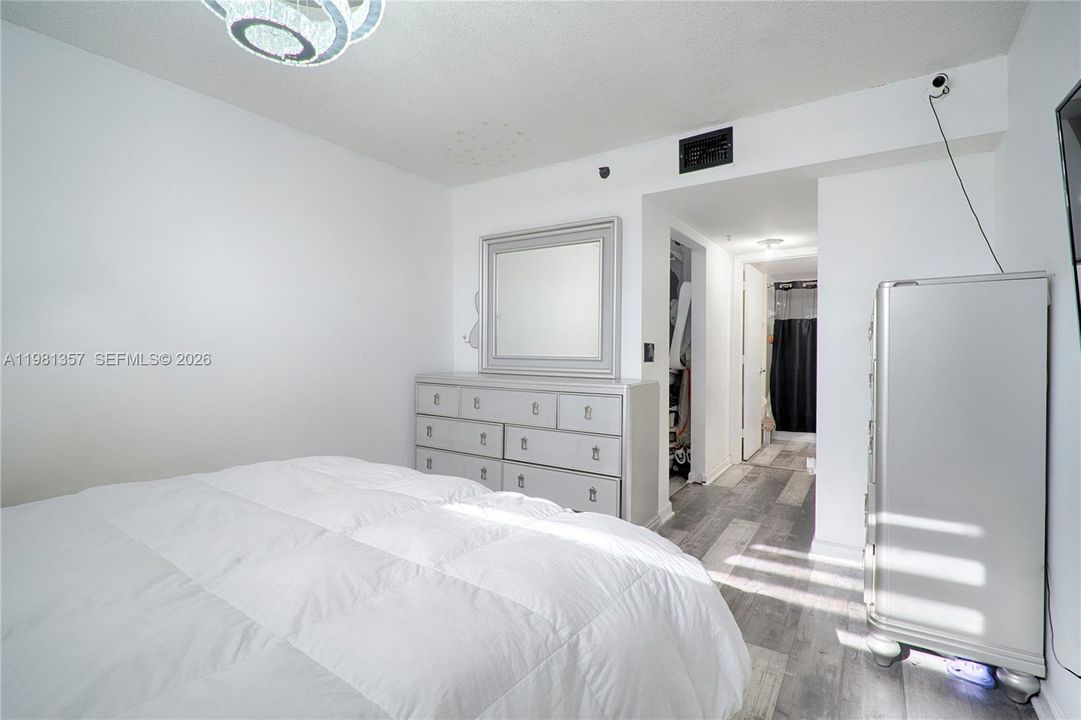 Activo con contrato: $299,000 (2 camas, 2 baños, 960 Pies cuadrados)