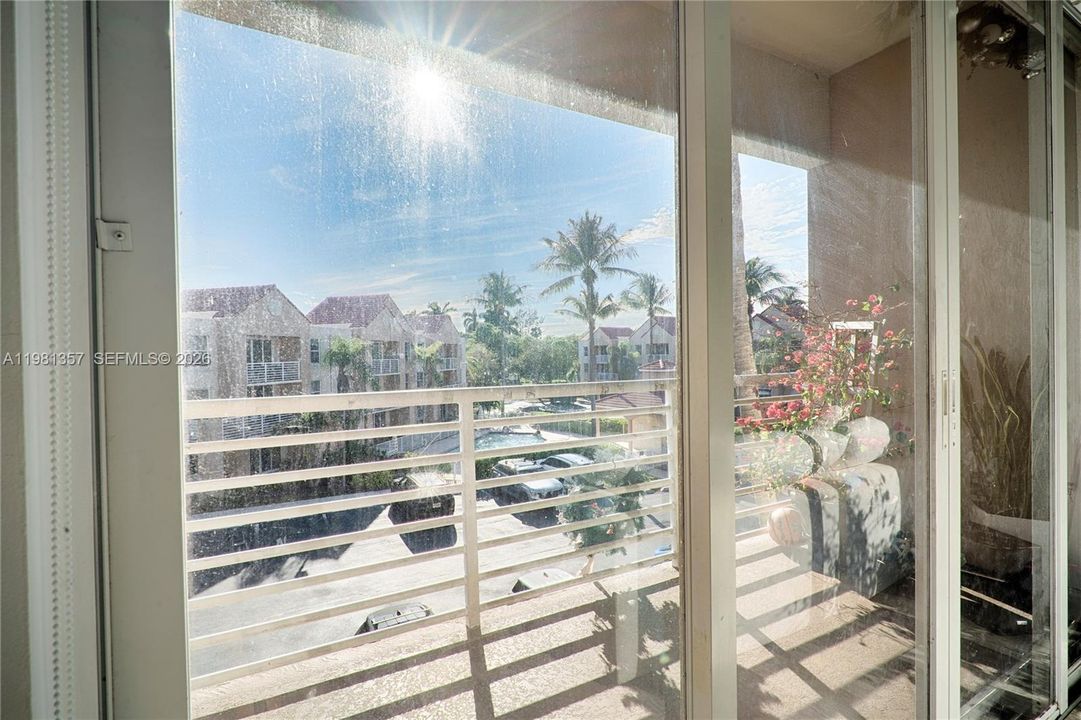 Activo con contrato: $299,000 (2 camas, 2 baños, 960 Pies cuadrados)