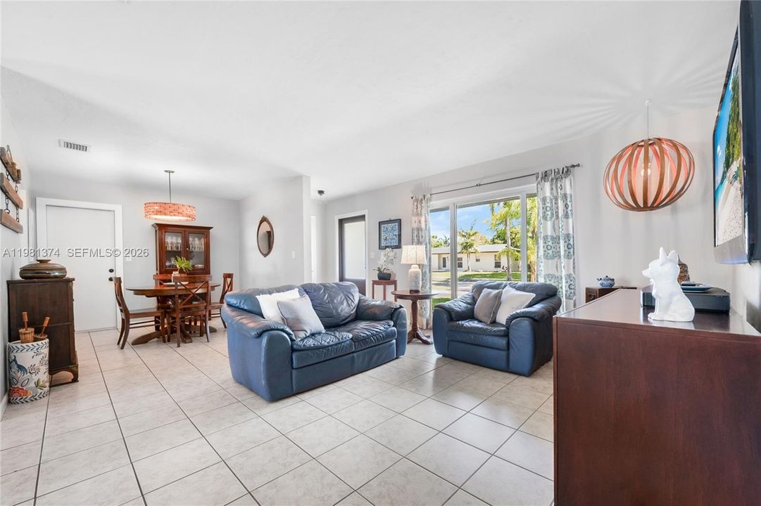 For Sale: $729,000 (3 beds, 2 baths, 1323 Square Feet)