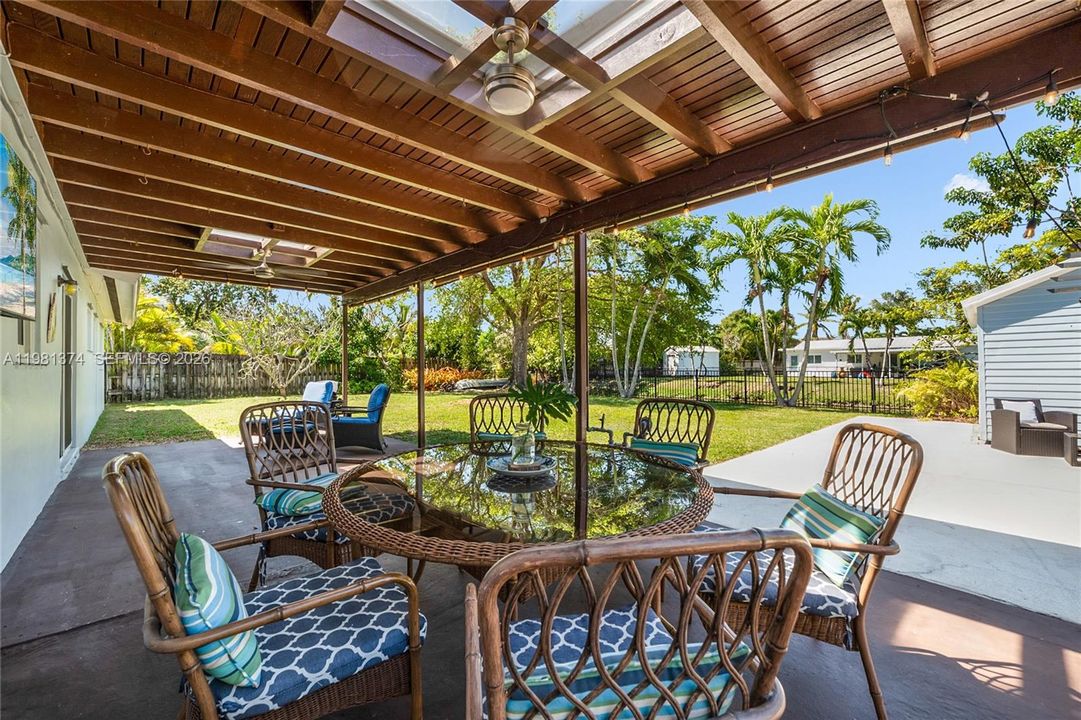 For Sale: $729,000 (3 beds, 2 baths, 1323 Square Feet)