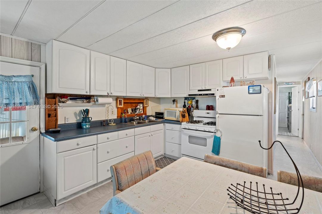 Vendido Recientemente: $89,900 (2 camas, 1 baños, 600 Pies cuadrados)
