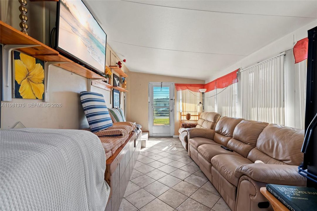 Vendido Recientemente: $89,900 (2 camas, 1 baños, 600 Pies cuadrados)