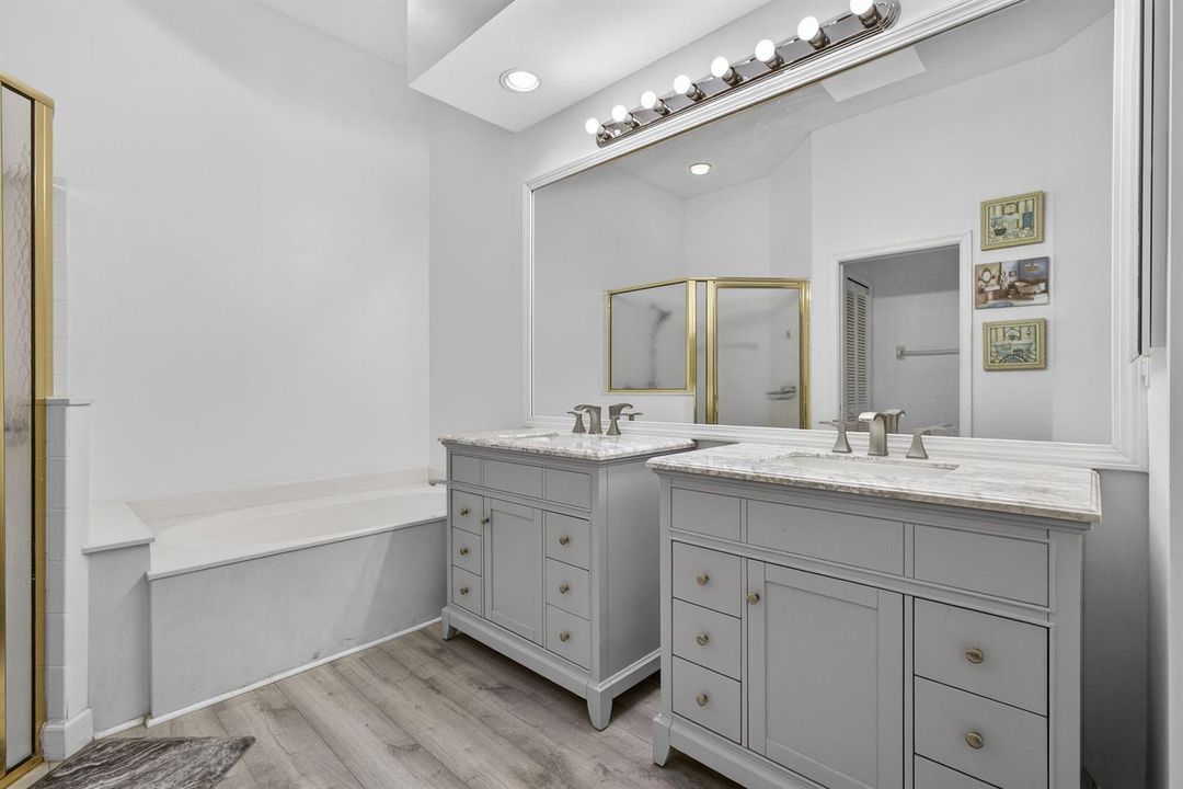 Master Bath/ Separate Tub