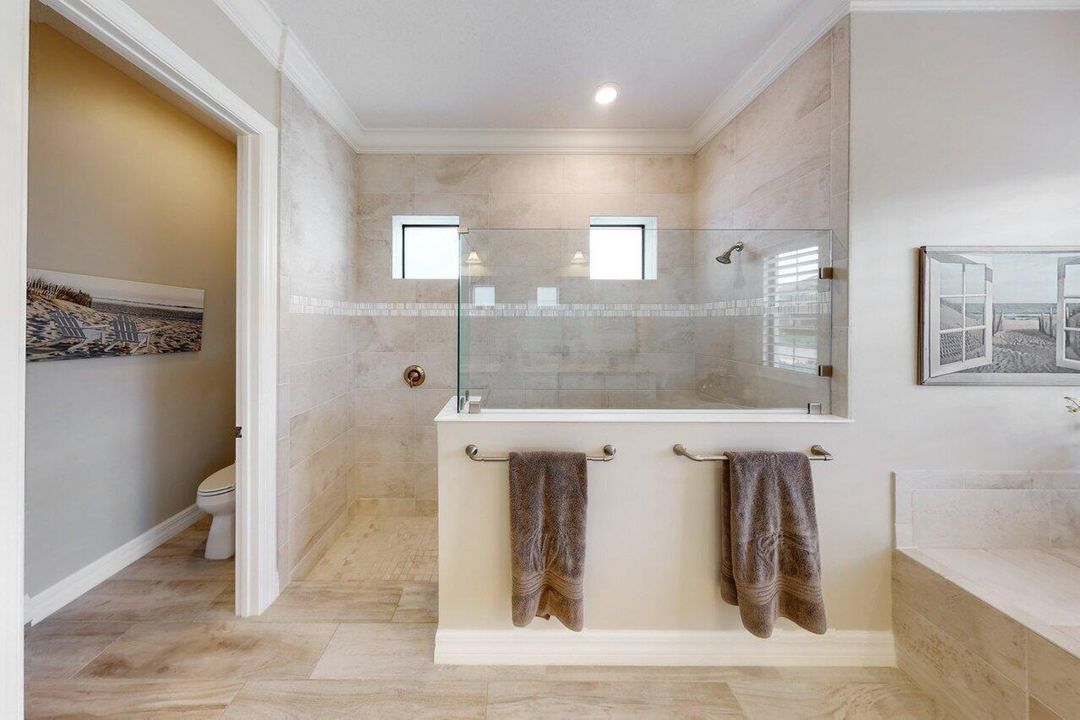 Owners's bathroom