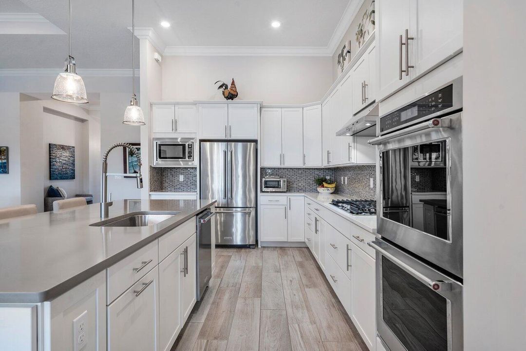 Kitchen - double ovens