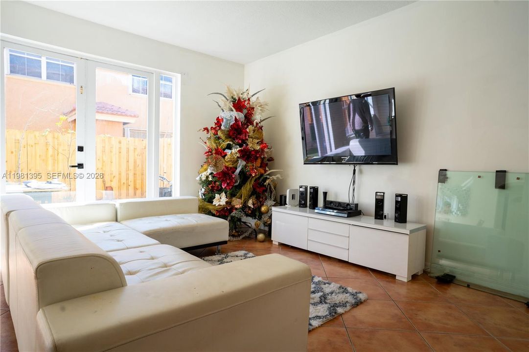 For Sale: $499,000 (3 beds, 2 baths, 1450 Square Feet)