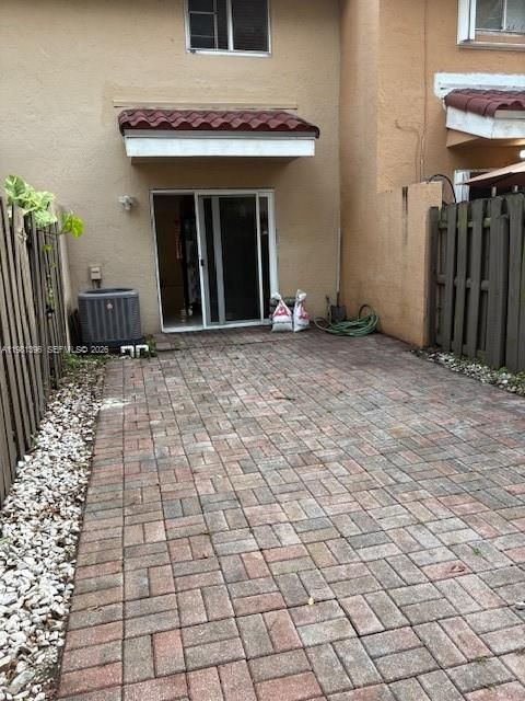 Recently Sold: $320,000 (2 beds, 2 baths, 954 Square Feet)